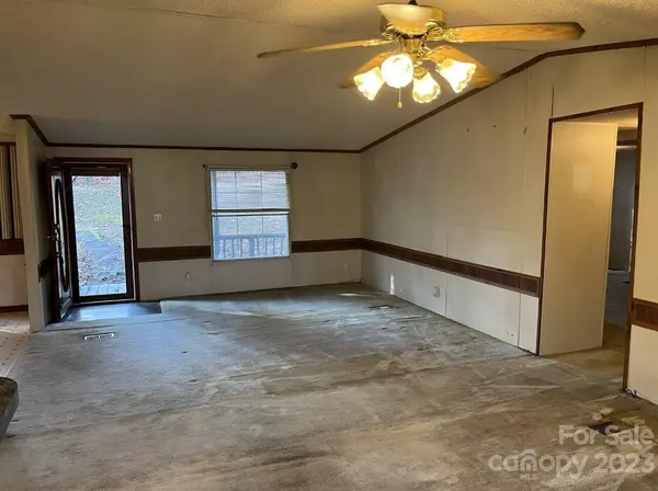 60 Shadowwood DR, Taylorsville, NC 28681