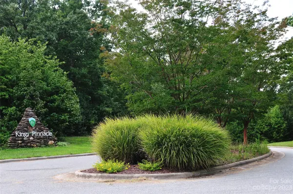 5143 Kings Pinnacle DR, Kings Mountain, NC 28086