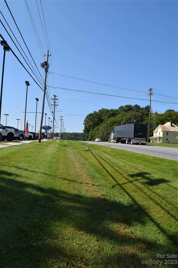 913 Jamestown RD, Morganton, NC 28655