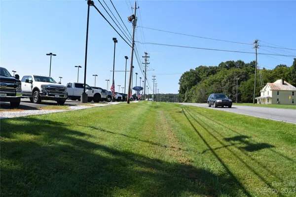 913 Jamestown RD, Morganton, NC 28655