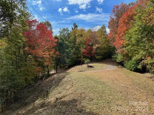 001 Shoal Pond CV, Burnsville, NC 28714