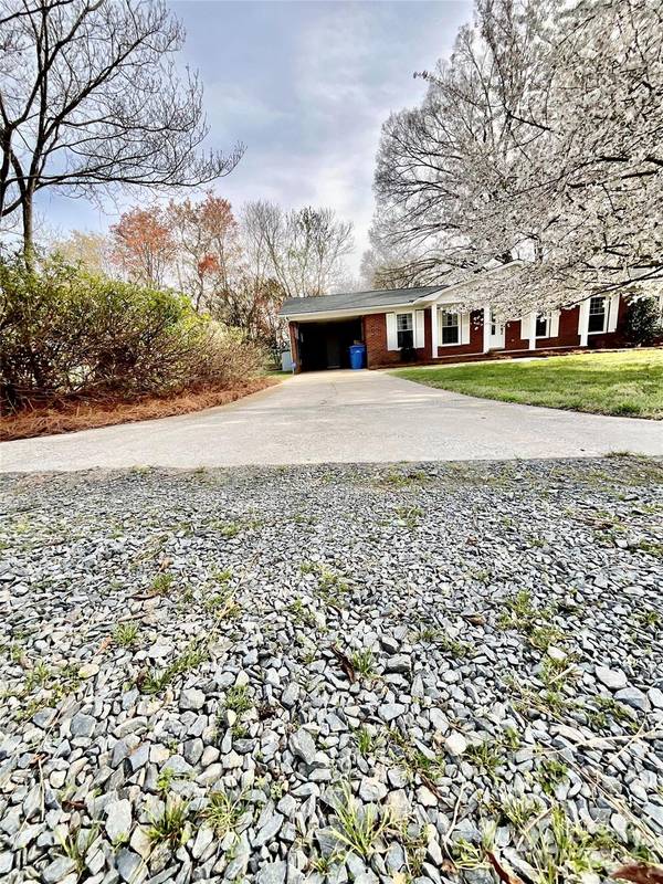 1960 Monza DR, Albemarle, NC 28001