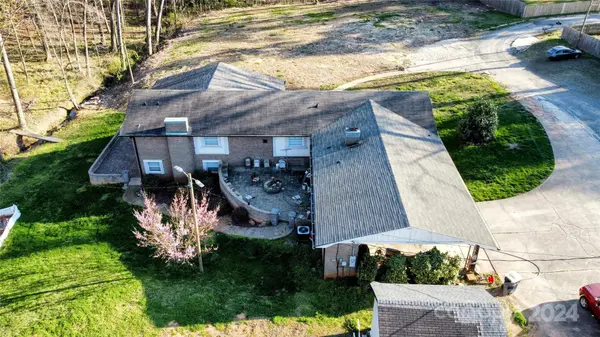 218 Sequoia PL, Charlotte, NC 28217