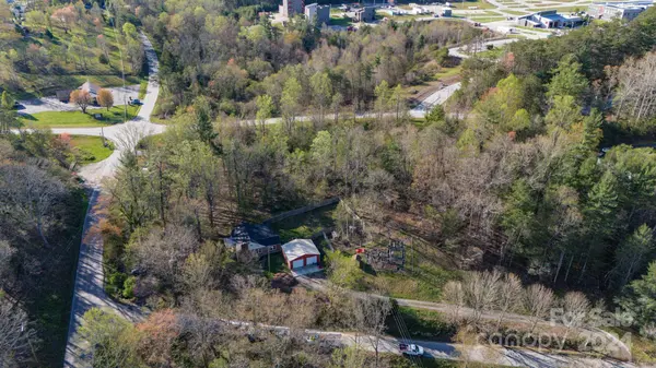 00 Canoe LN, Asheville, NC 28804