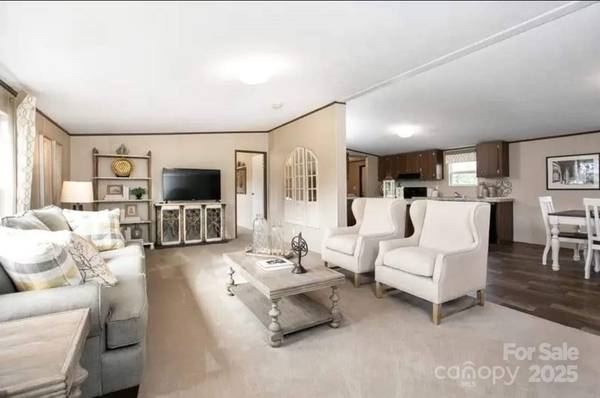 2294 W Old Georgetown RD #2, Cassatt, SC 29032