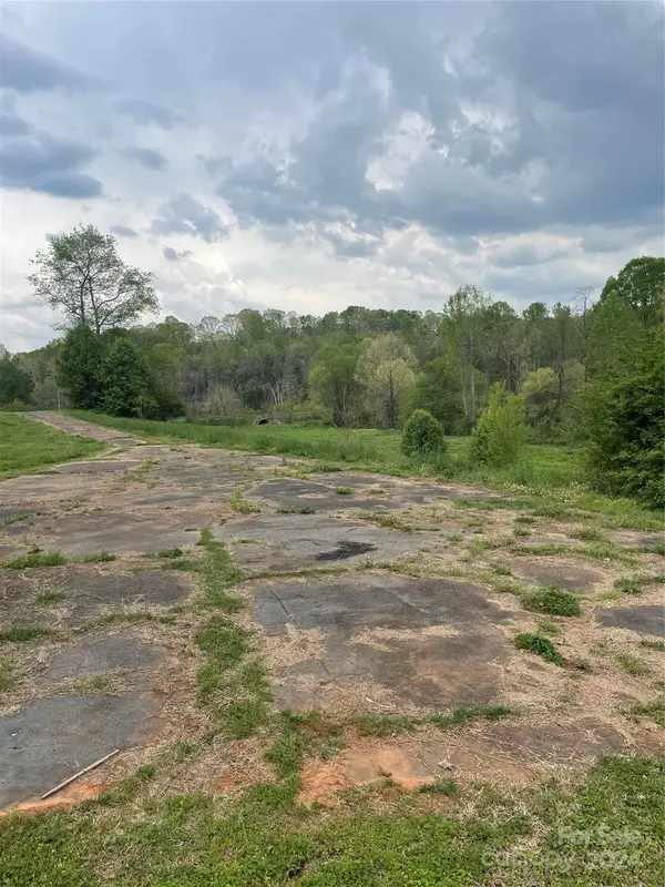 1983 NW Seagletown RD NW, Vale, NC 28168