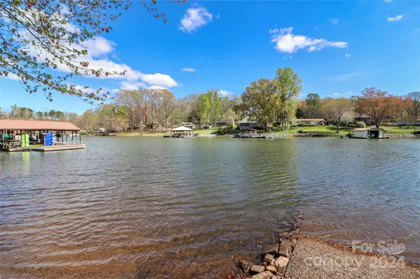 4271 Candlewood DR, Sherrills Ford, NC 28673