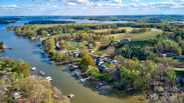 4271 Candlewood DR, Sherrills Ford, NC 28673