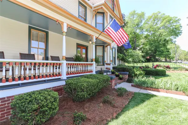 235 Walnut ST, Statesville, NC 28677