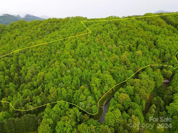 000 Mountain Air DR, Burnsville, NC 28714