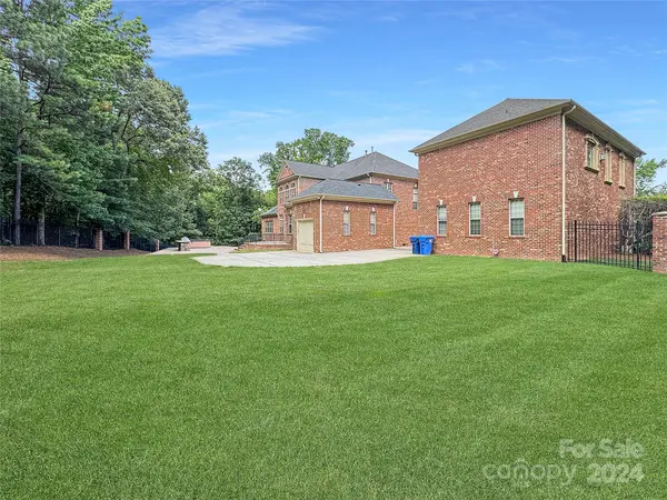 9100 Woodhall Lake DR, Waxhaw, NC 28173