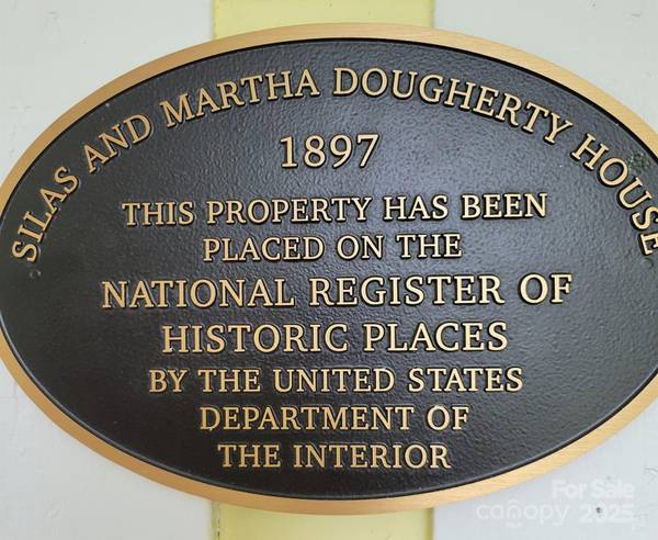 136 N Dougherty ST, Black Mountain, NC 28711