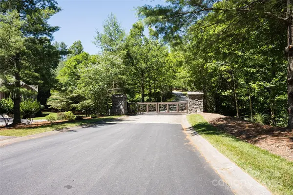 567 Shining Rock PATH, Horse Shoe, NC 28742