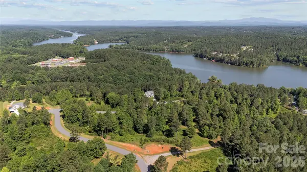 2108 Island View LN, Connelly Springs, NC 28612