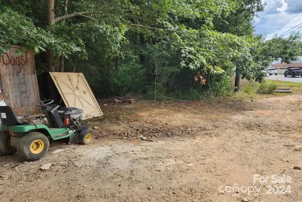 3967 Howard Gap RD, Hendersonville, NC 28792