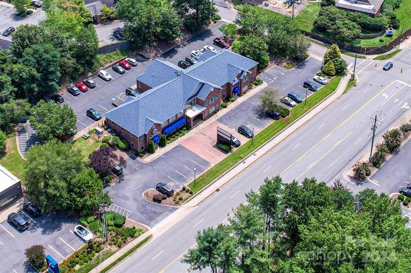 1978 Hendersonville RD, Asheville, NC 28803