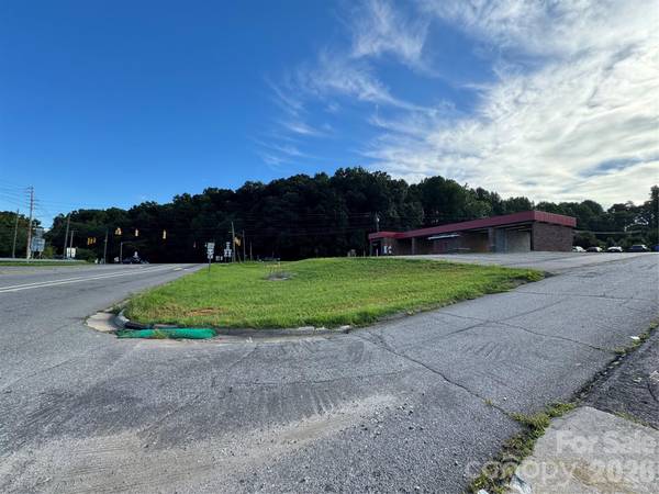 324 Sanford DR, Morganton, NC 28655