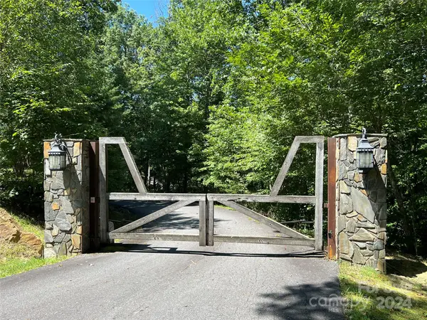 17 Harleys Cove RD #17, Waynesville, NC 28785