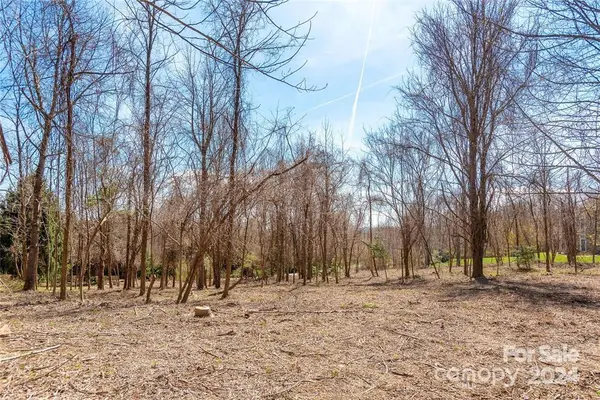 000 BERRY CREEK DR, Flat Rock, NC 28731