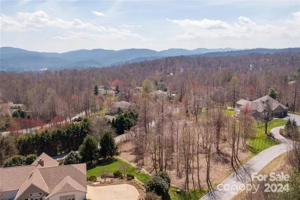 000 BERRY CREEK DR, Flat Rock, NC 28731