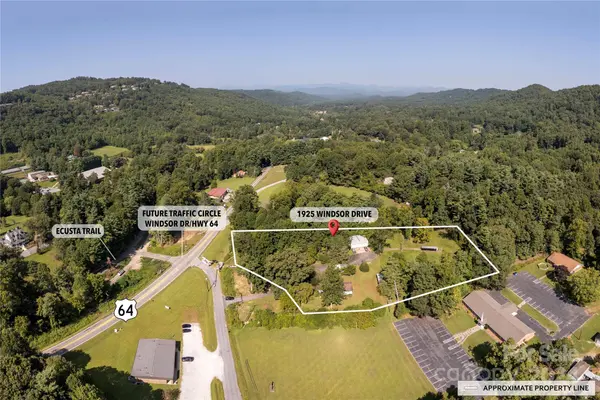 1925 Windsor DR, Laurel Park, NC 28739