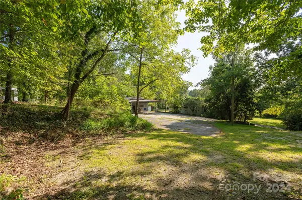 1925 Windsor DR, Laurel Park, NC 28739