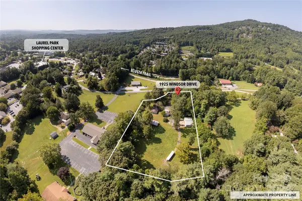 1925 Windsor DR, Laurel Park, NC 28739