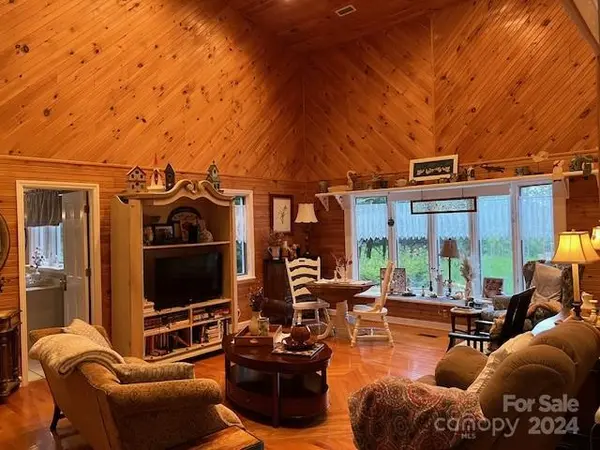 1240 Gaddy RD S, Nebo, NC 28761