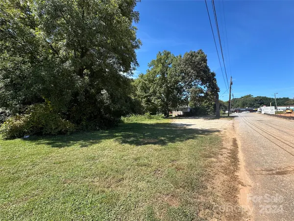 2152 N Center ST, Hickory, NC 28601