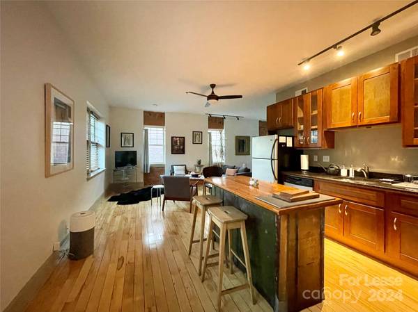 5 W Walnut ST #201, Asheville, NC 28801