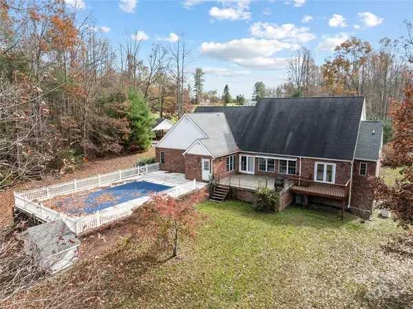38 Southern Visions DR, Hendersonville, NC 28792