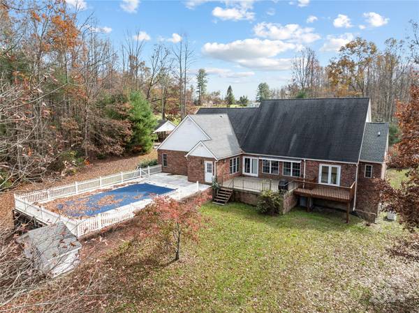 38 Southern Visions DR, Hendersonville, NC 28792