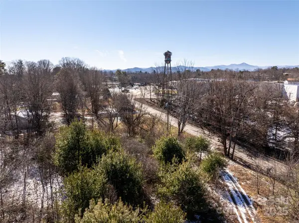 215 N Bear Creek RD, Asheville, NC 28806