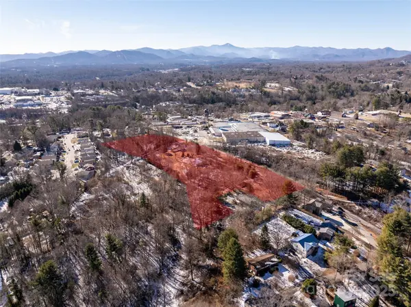 215 N Bear Creek RD, Asheville, NC 28806