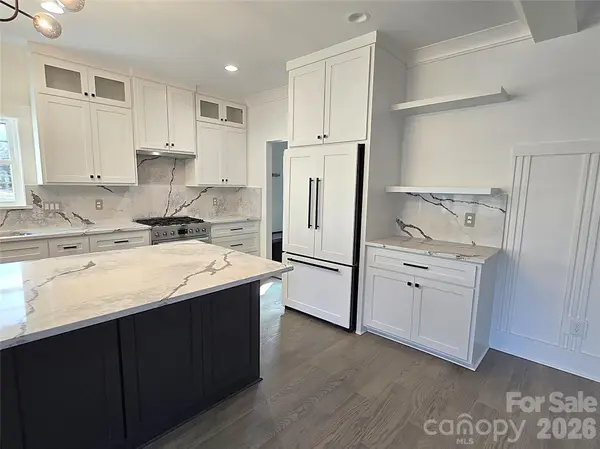 496 19th Avenue CIR NW, Hickory, NC 28601