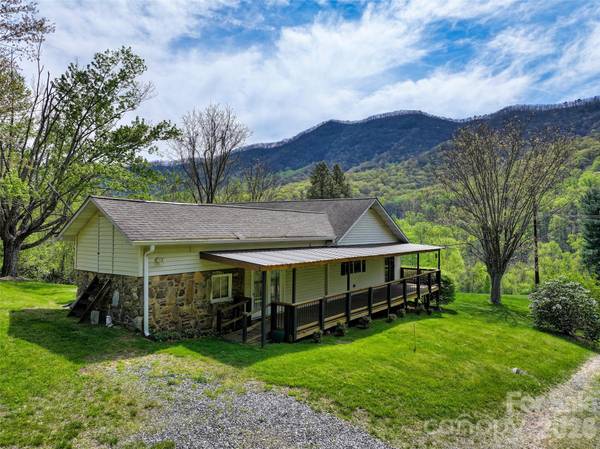 1567 Newfound RD, Leicester, NC 28748