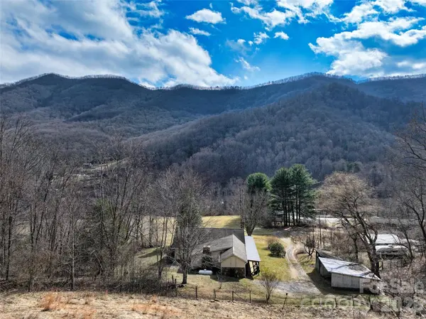 1567 Newfound RD, Leicester, NC 28748