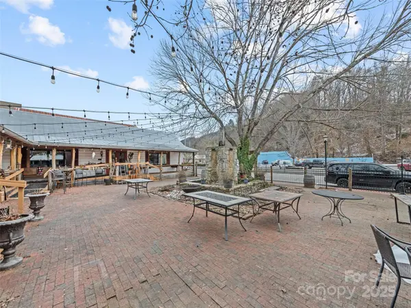 64 Front ST, Dillsboro, NC 28725