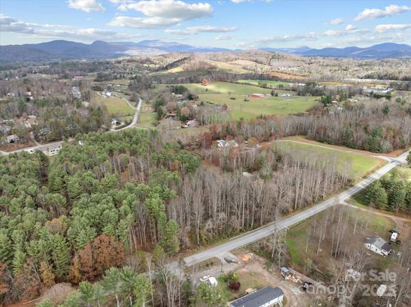 000 Southern Visions DR, Hendersonville, NC 28792