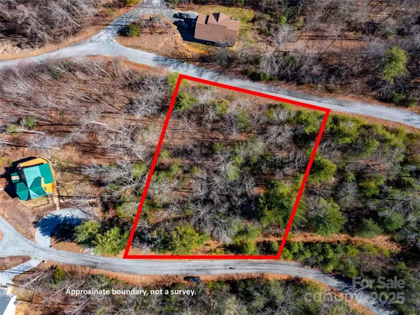 794 Silverstone DR, Hendersonville, NC 28792