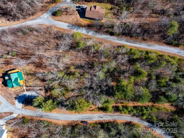 794 Silverstone DR, Hendersonville, NC 28792