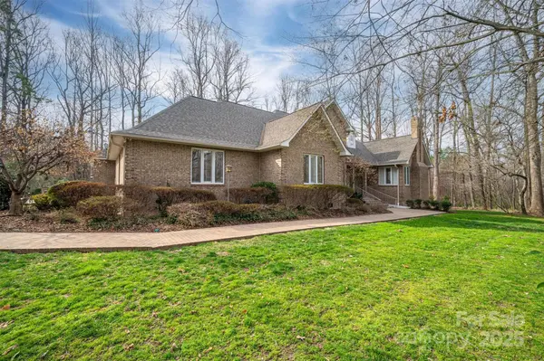 1816 Country Garden DR, Shelby, NC 28150