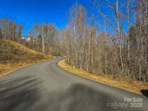 48 Wind Stone DR, Asheville, NC 28804