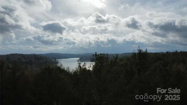26 Peninsula Reserve RD #26, Nebo, NC 28761