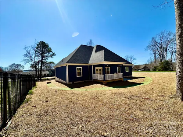 167 Harbor Point DR, Cherryville, NC 28021