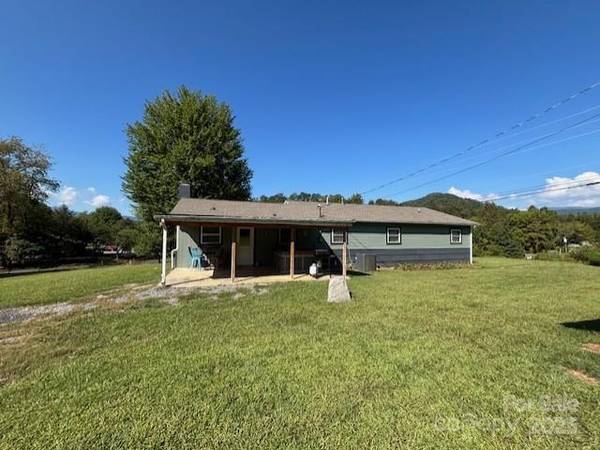 43 Flaming Arrow DR, Whittier, NC 28789