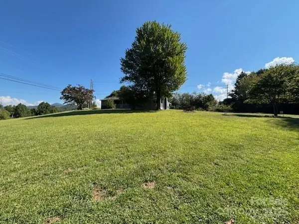 43 Flaming Arrow DR, Whittier, NC 28789