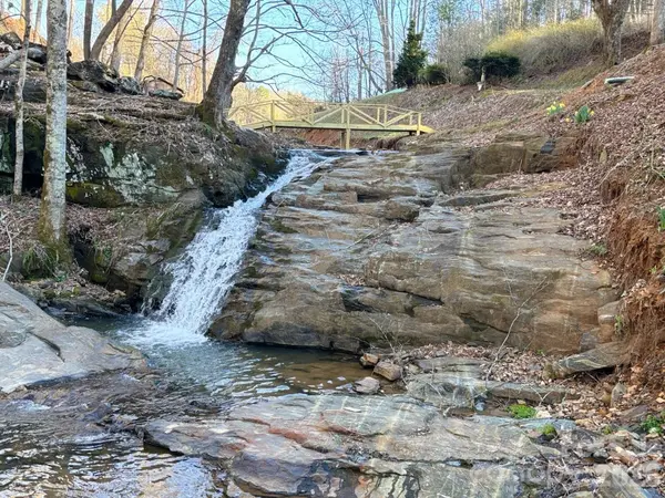 324 Marble Mine RD, Bakersville, NC 28705