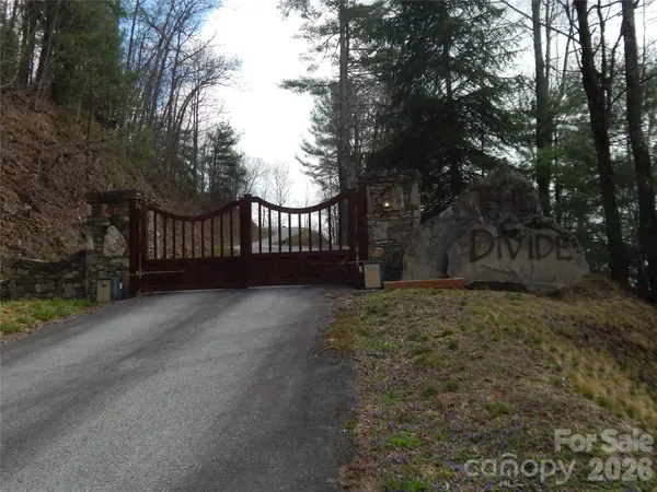 5 Sigogglin TRL, Waynesville, NC 28785