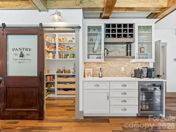 59 W Bradford Hill RD, Mills River, NC 28759
